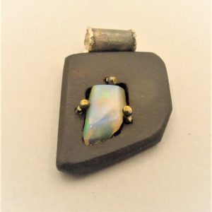 Pendente  ”TERRA E FUOCO” – pendente opale – ebano- pendente- donna – uomo