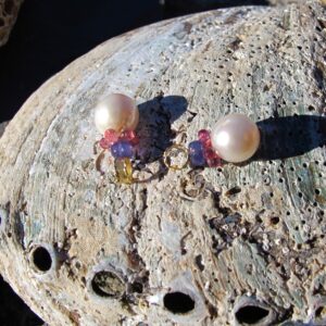 Charms oro e perle  ”MARI DEL SUD” – Charms per orecchini- perla barocca, zaffiri rosa, tanzanite- coppia pendenti -pendente romantico-