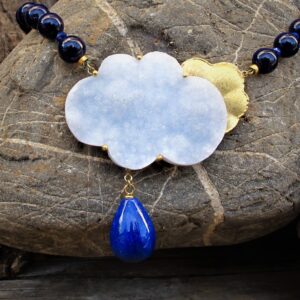 Collana lapislazzuli ”BLUE RAIN” – grande collana oro e  lapis blu- collana con nuvola- collana pietra