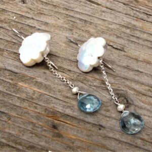 Oreccchini  ”NUVOLA MANGA” – vera perla incisa- topazio azzurro – nuvola – manga- anime – orecchini nuvola- per lei