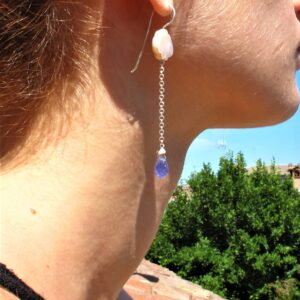 Oreccchini perla ”NUVOLA MANGA” lunghi – vera perla incisa- tanzanite – nuvola – manga- anime – orecchini nuvola- per lei