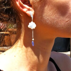 Oreccchini perla ”NUVOLA MANGA” fulmine – vera perla incisa- tanzanite – nuvola – manga- anime – orecchini nuvola- per lei