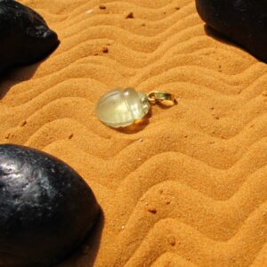 Pendente Tektite e oro ”SCARABEO” – # 3/12 -Pendente amuleto- oro e vetro libico- Pendente egizio – gioiello archeo – amuleto rinascita