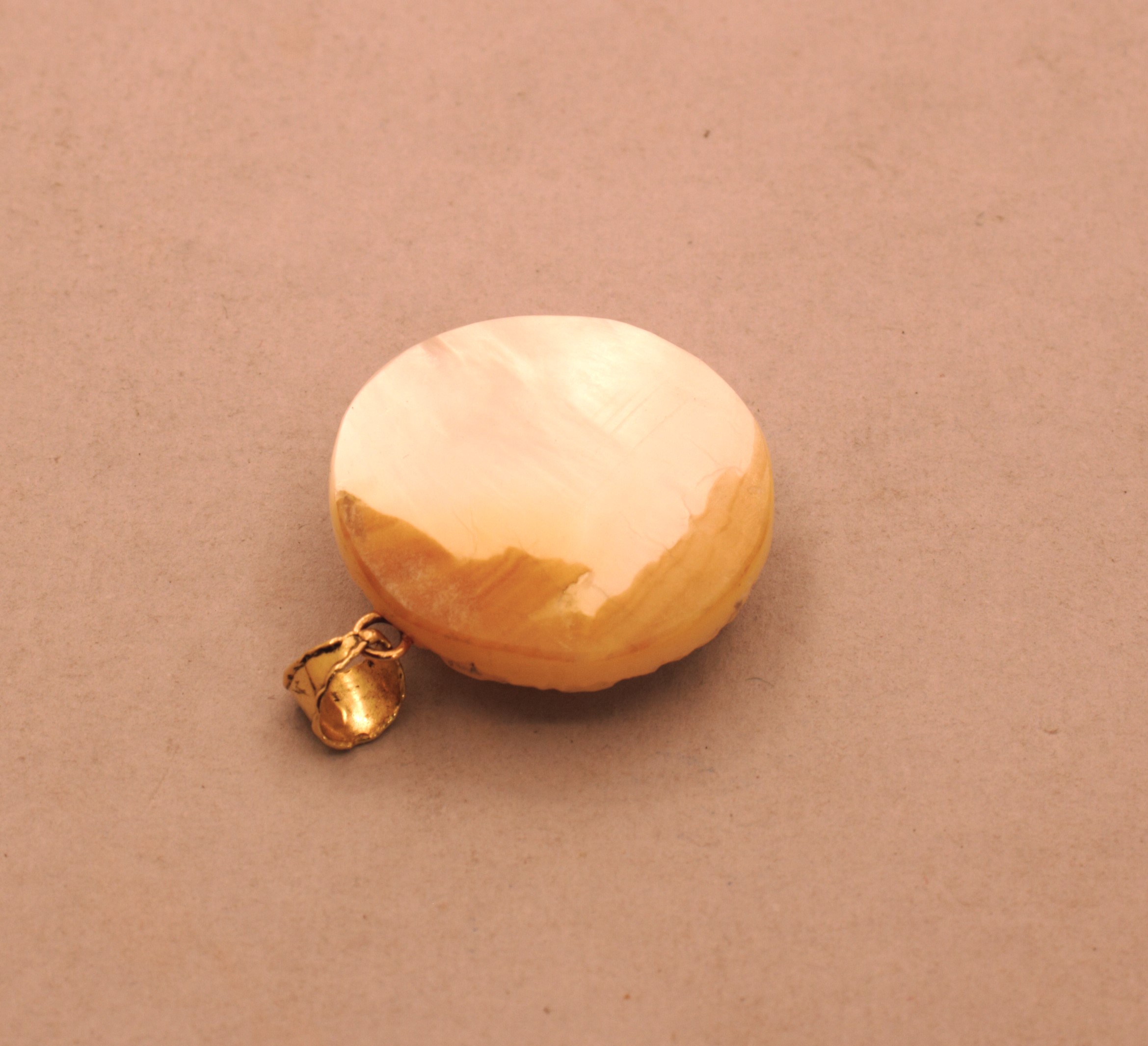 Pendente oro e madreperla